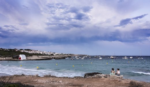 Atardecer en la playa de Binibeca tras la tormenta (Foto: Mikel Llambías)