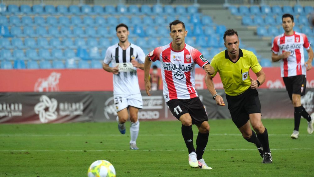 Rubén, con el número 11, durante el partido (Fotos: UD Logroñés)