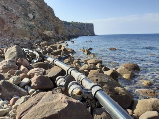 Imagen de las tuberías que han sido retiradas del litoral de Menorca