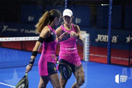 Triay y Sainz se felicitan tras un punto (Foto: World Padel Tour)