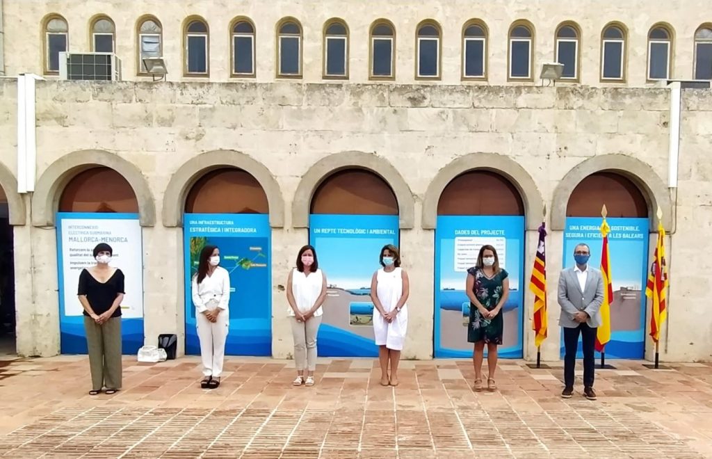 Imagen de las autoridades reunidas esta mañana en Ciutadella (Foto: J.R.)