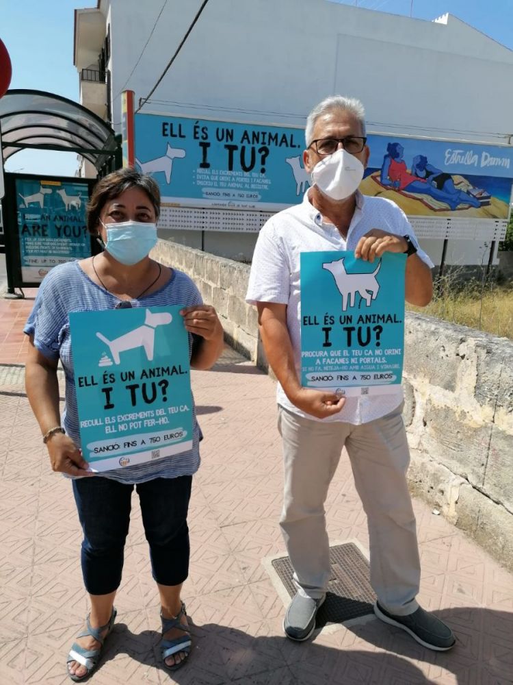 La alcaldesa, Carol Marqués, y el concejal, Joan Pons, presentando la campaña