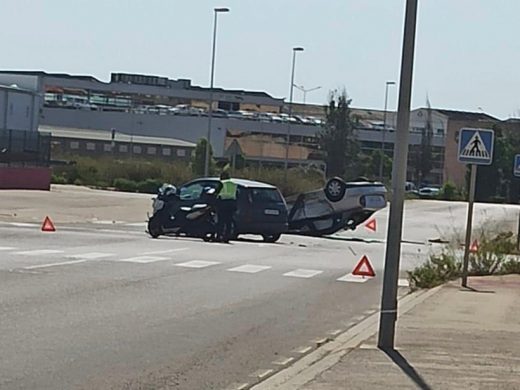 Vuelca un coche en POIMA IV Fase