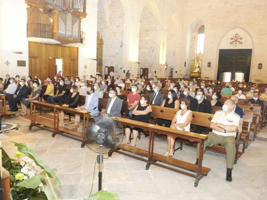 (Fotos) Misa por las víctimas de la Covid-19 en la catedral de Menorca