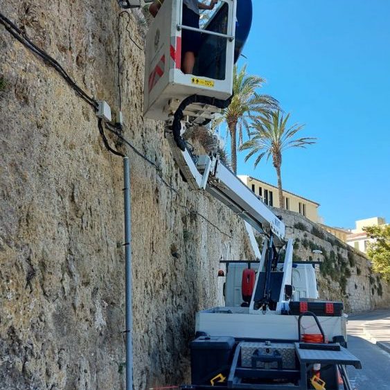 Un momento de las obras de sustitución (Fotos: Ajuntament de Maó)