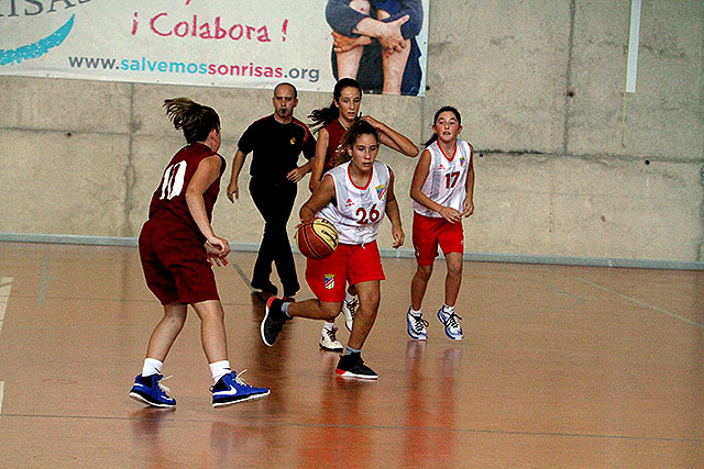 Partido de baloncesto de categorías inferiores (Foto: deportesmenorca.com)