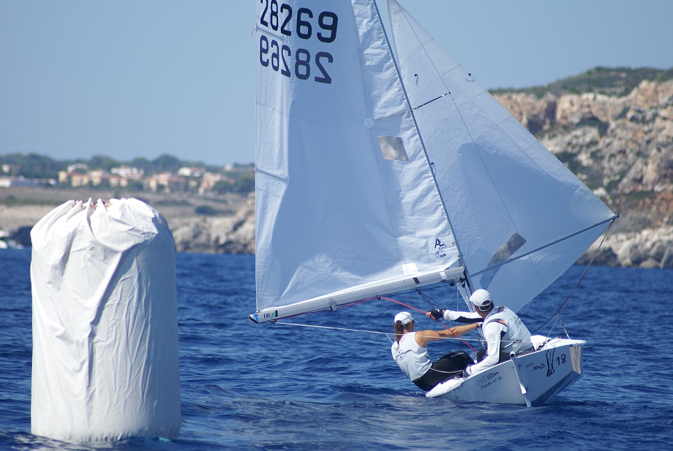 Borrás y Franceschi, en un momento de la regata (Foto: CM Mahón)