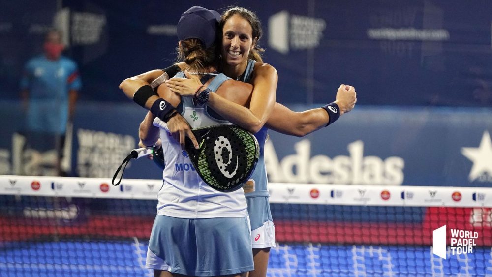 Triay y Sainz se abrazan tras la victoria (Fotos: WPT)