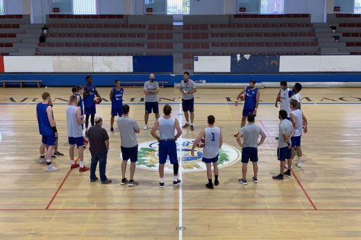 Entrenamiento del equipo en el polideportivo de Maó (Foto: Hestia Menorca)