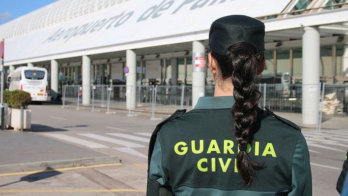 Guardia Civil en el aeropuerto de Palma.