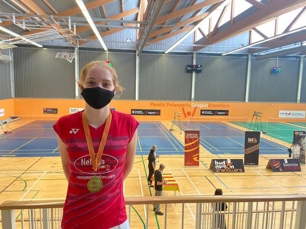 Laura Anglada, con la medalla en Granollers.