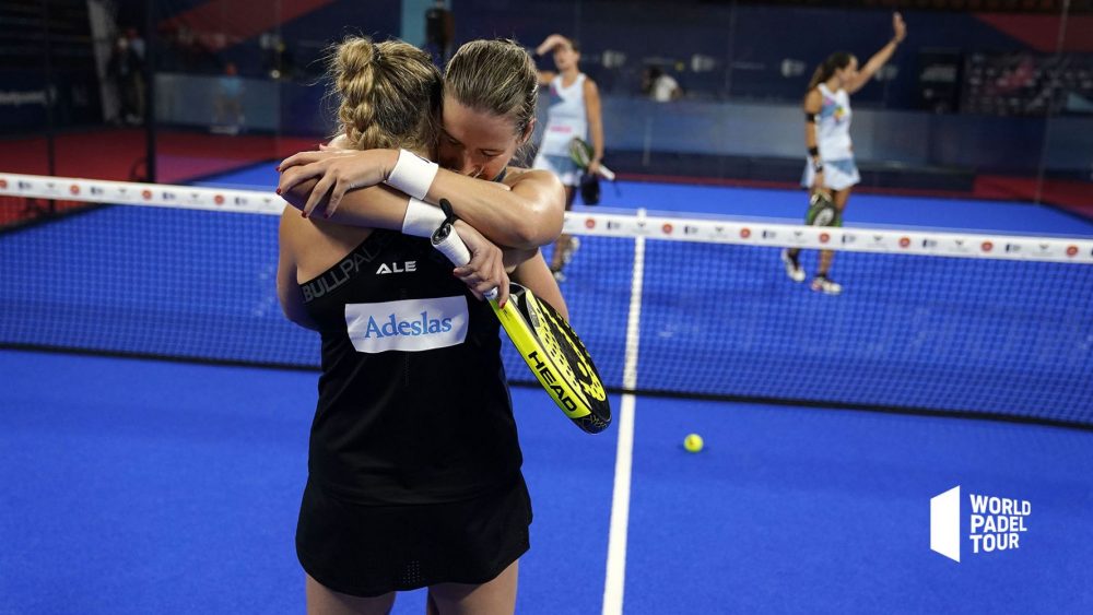 La dupla ganadora se abraza tras el triunfo (Fotos y vídeo: WPT)