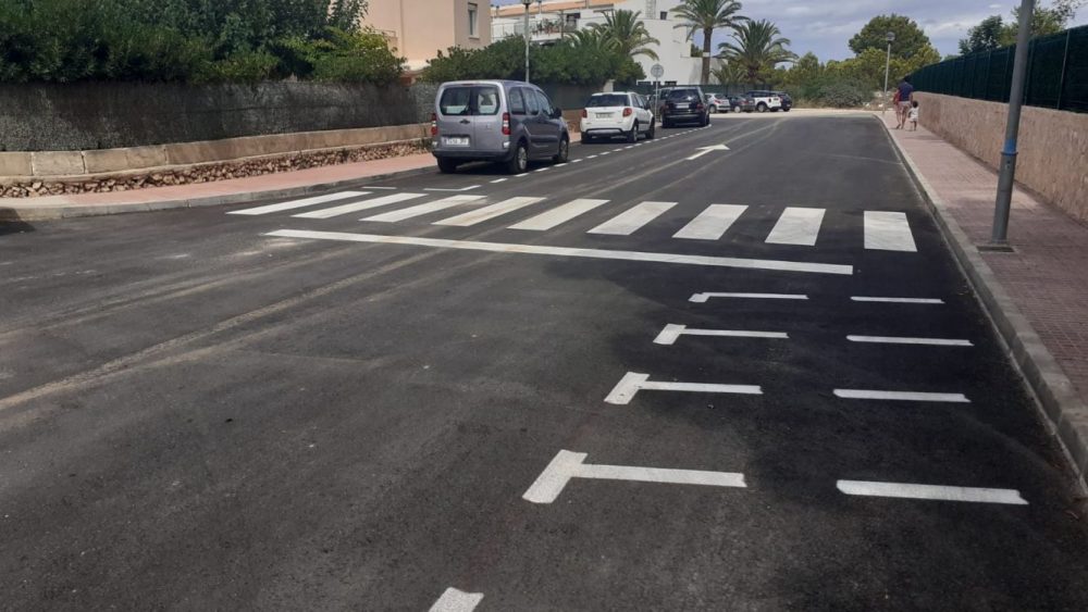 Mejora del asfaltado en la calle Rossinyol (Fotos: Ajuntament de Ciutadella)