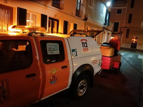 Tareas de desinfección de Protecció Civil en Ciutadella.