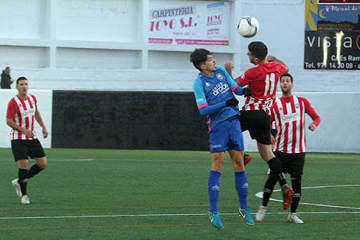 Acción del Sporting-Mercadal del curo pasado (Foto: deportesmenorca.com)