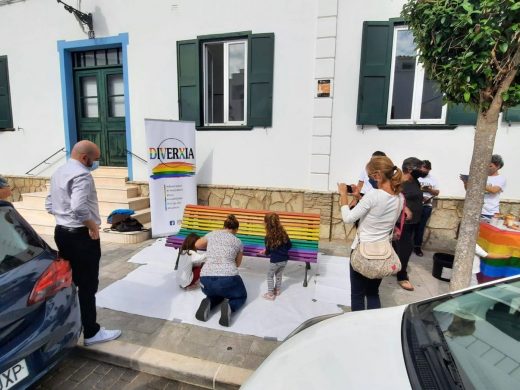 (Galería de fotos) El arco iris luce en bancos de Es Mercadal y Fornells