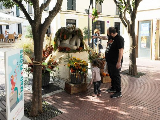 (Fotos) Maó luce entre flores