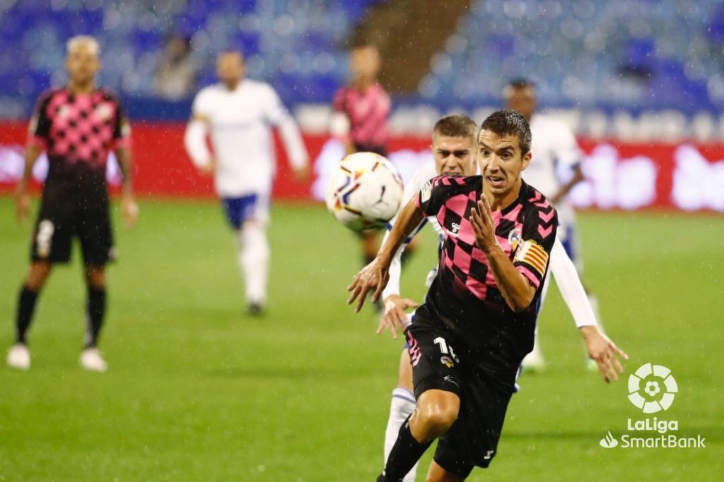 Pedro Capó persigue un balón durante el partido.