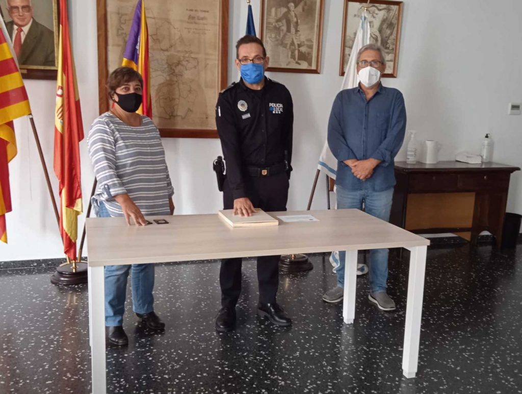 Acto de la toma de posesión del cargo (Foto: Ajuntament de Sant Lluís)