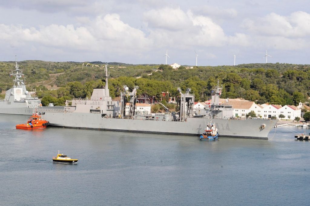 Imagen de los buques en el puerto de Maó (Foto: Tolo Mercadal)