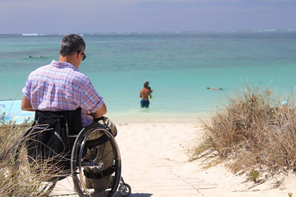 Se quiere potenciar Menorca como un destino que cuida la accesibilidad de todas las personas