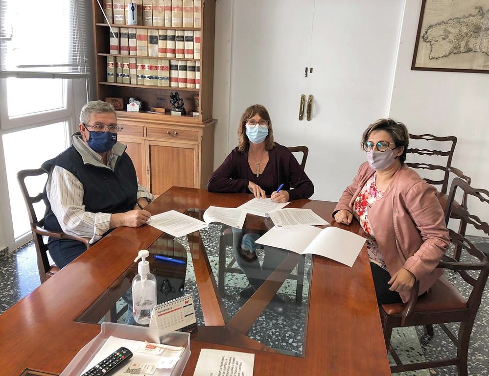 Joan Quevedo, en la firma de un convenio con el Ajuntament d'Es Castell (Foto: Tolo Mercadal)