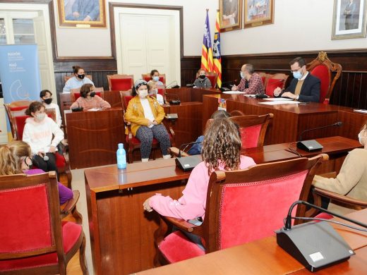(Fotos) ¿Y si los niños gobernaran el Ajuntament de Maó?
