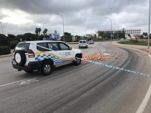 (Fotos) Susto en la ronda de Maó con los ladrillos