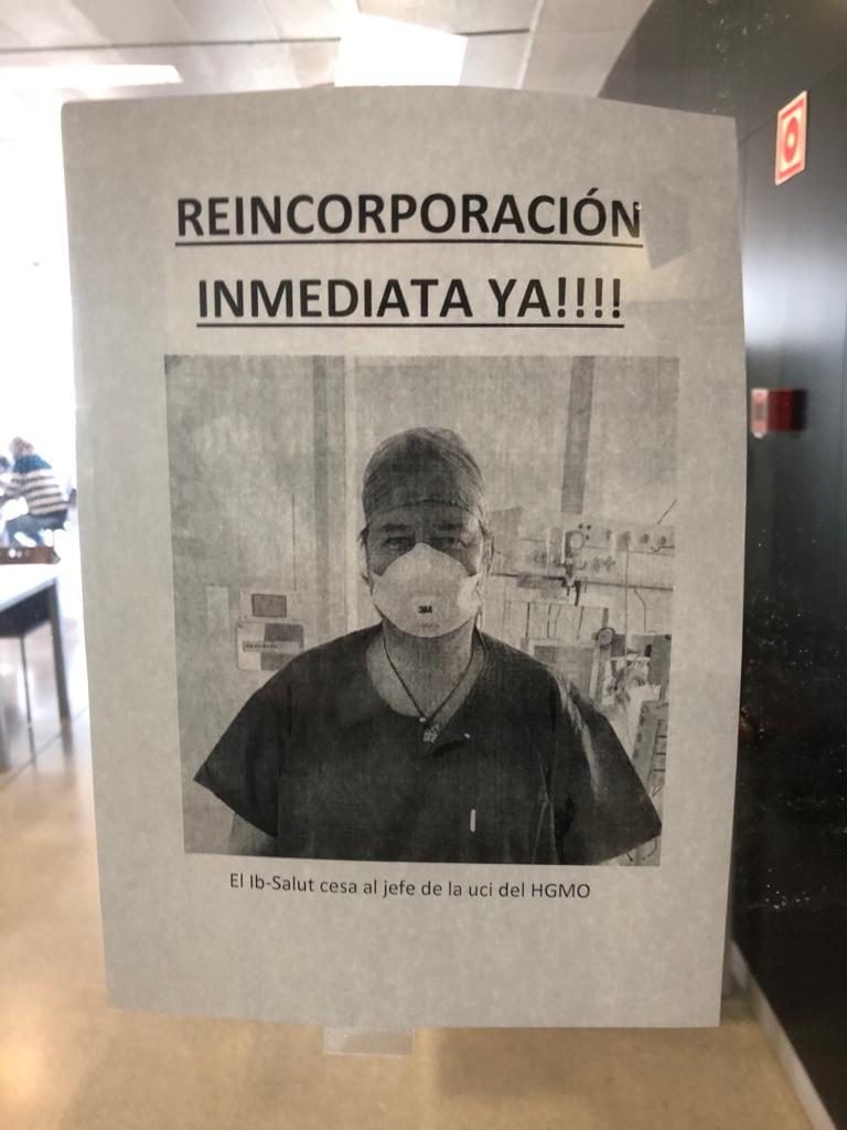 La imagen del doctor Fernández Cid en los carteles que se han colocado en el Hospital