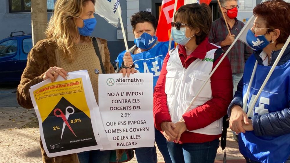 Los empleados públicos contra el rechazo del Govern a subirles el sueldo un 2% (Foto: Tolo Mercadal)