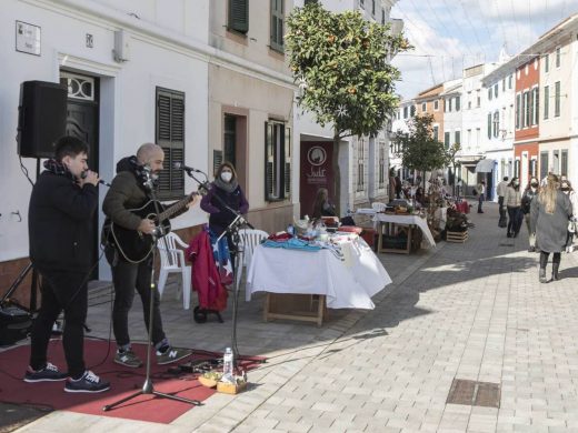 (Galería de fotos) Es Mercadal ya vive la Navidad