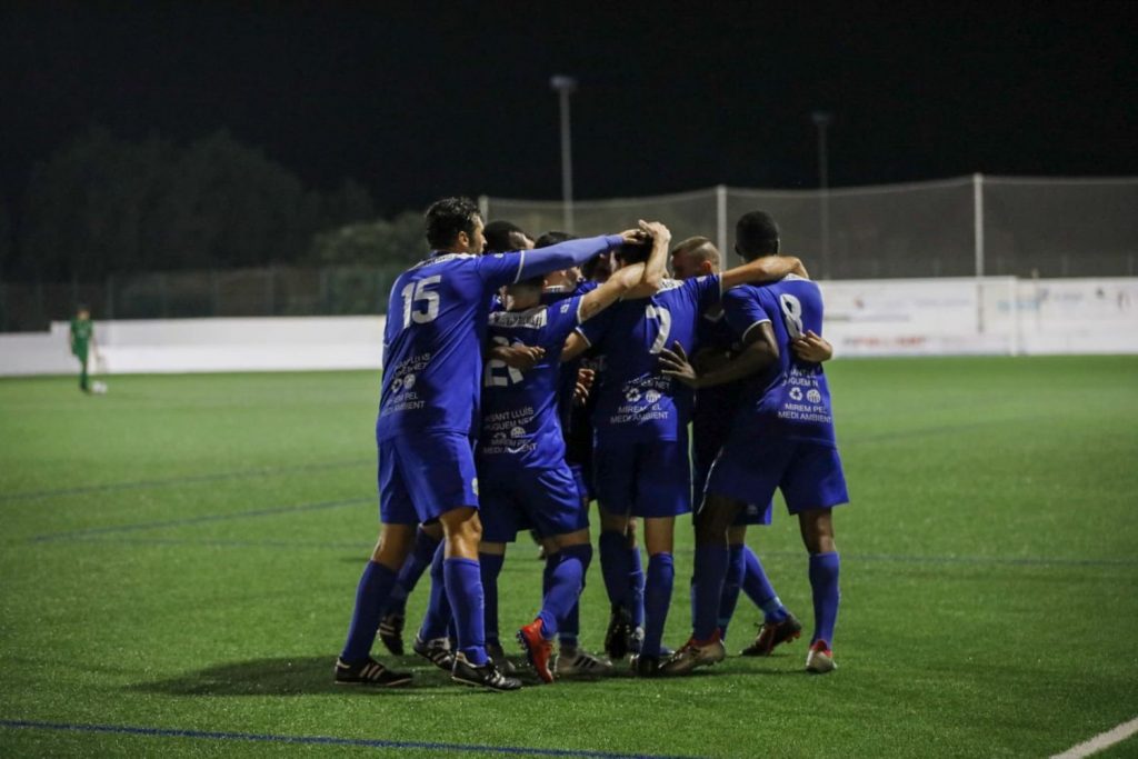 Celebración de un gol del Sant Lluís (Foto: CCE Sant Lluís)