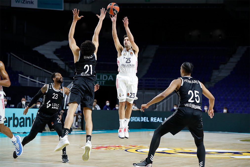 Llull ejecuta un triple (Foto: Real Madrid)