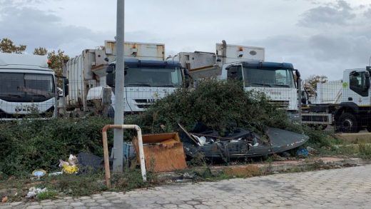 Trastos en el polígono de Ciutadella.