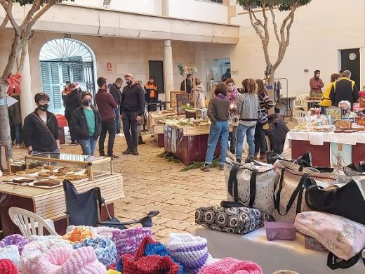 (Galería de fotos) Es Castell vive su “Mercat de Nadal”