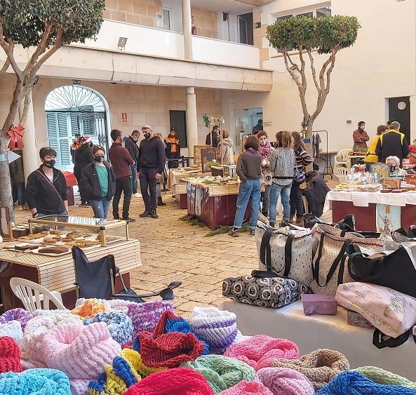 Una imagen del mercadillo (Fotos: Aj Es Castell)