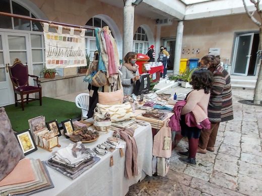 (Galería de fotos) Es Castell vive su “Mercat de Nadal”