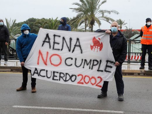 Los bomberos de Menorca exigen a Aena que no se despida a tres fijos discontinuos