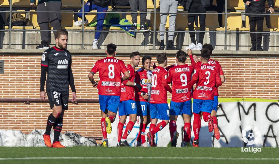 Celebración del primer gol del Navalcarnero (Foto: LaLiga)