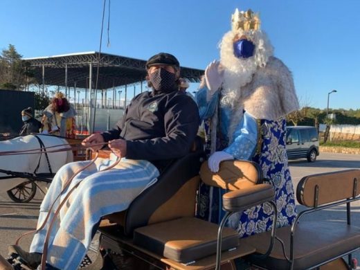 (Fotos) Sant Lluís recibe a unos madrugadores Reyes Magos