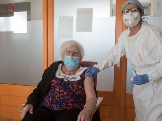 Francisca Salas, 91 años: “Todos tendrían que vacunarse cuanto antes”