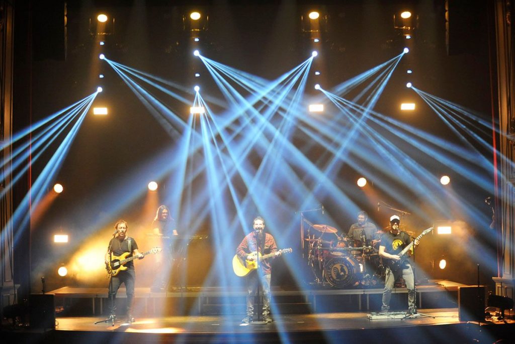 Un momento de la actuación de Pèl de Gall en el Teatro Principal de Maó (Fotos: Tolo Mercadal)