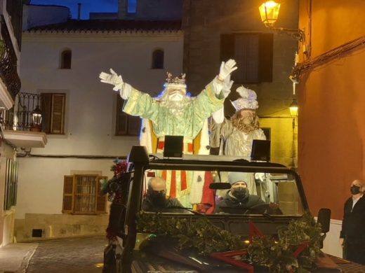 (Fotos) Los Reyes Magos reparten ilusión por Alaior