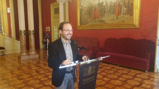 Josep Castells, es el portavoz de Més per Menorca en el Parlament balear