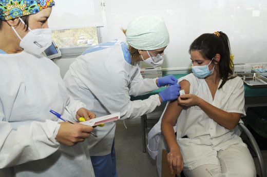 Vacunación de sanitarios (Foto: Tolo Mercadal)