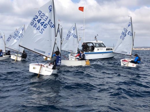 (Fotos) La vela ligera vuelve a Ciutadella