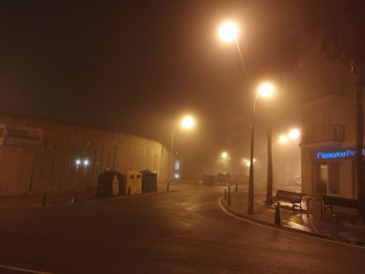 (Fotos) La niebla obliga a modificar los primeros vuelos para salir de Menorca