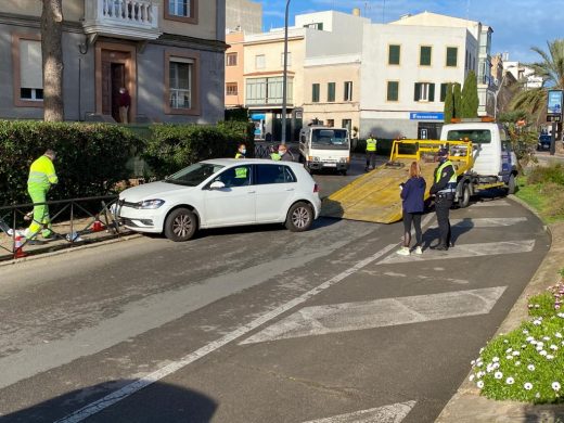 (Última hora) Cierran el tráfico en la Plaza Esplanada de Maó por un accidente sin heridos