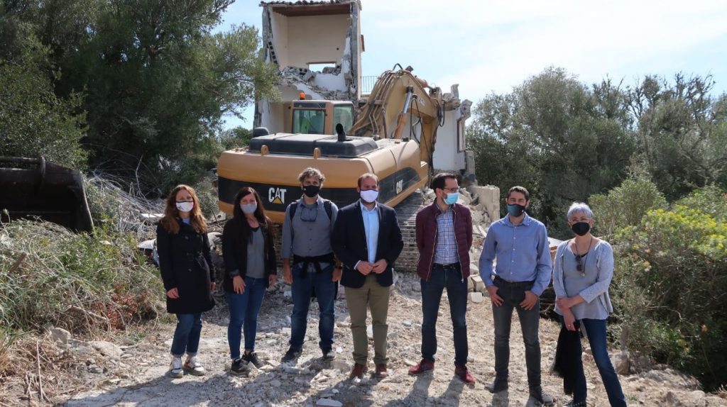 El alcalde, Héctor Pons, y el conseller Miquel Mir, junto a otras autoridades, han visitado las obras esta mañana