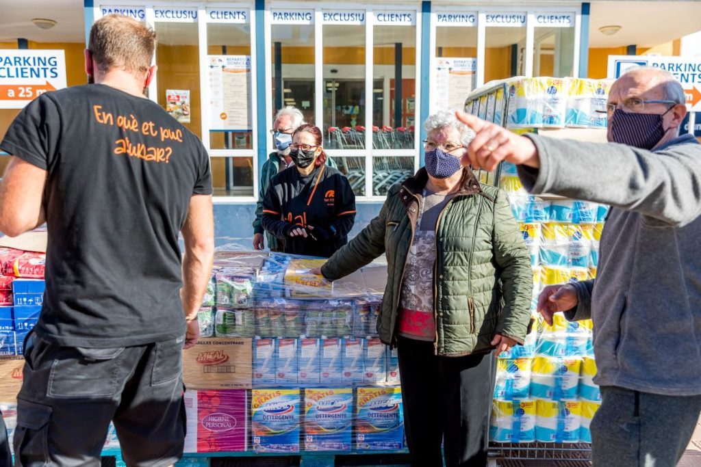 Donación de San Crispín a Cáritas.